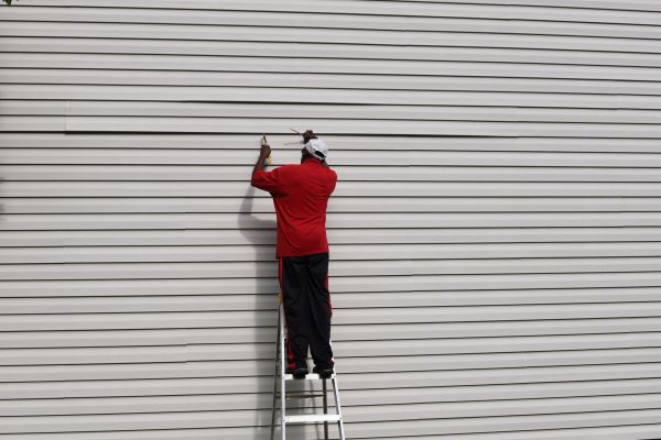 Cost of Siding Reattachment in Eau Claire