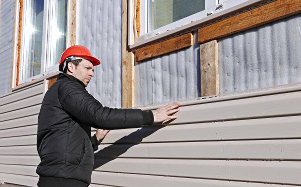 Cost of Vinyl Cladding Repair in Eau Claire