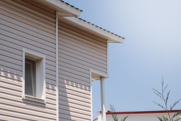 Cost of Vinyl Siding Hole Repair in Eau Claire